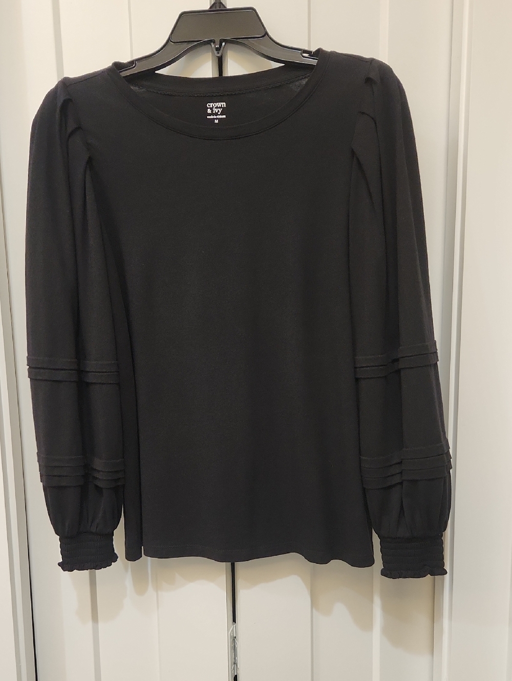 Crown & Ivy Black Long-Sleeve Puff Sleeve Tee, Size M